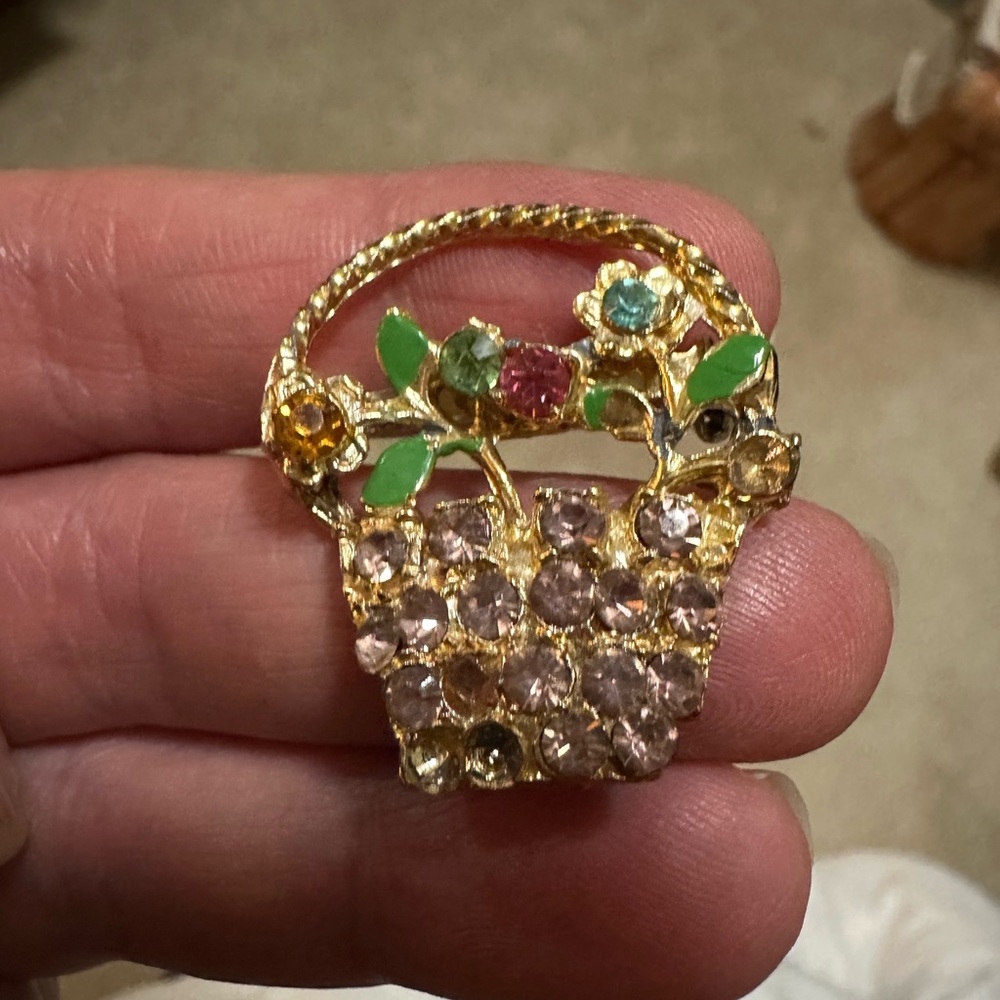 Elegant Gold and Green Floral Brooch